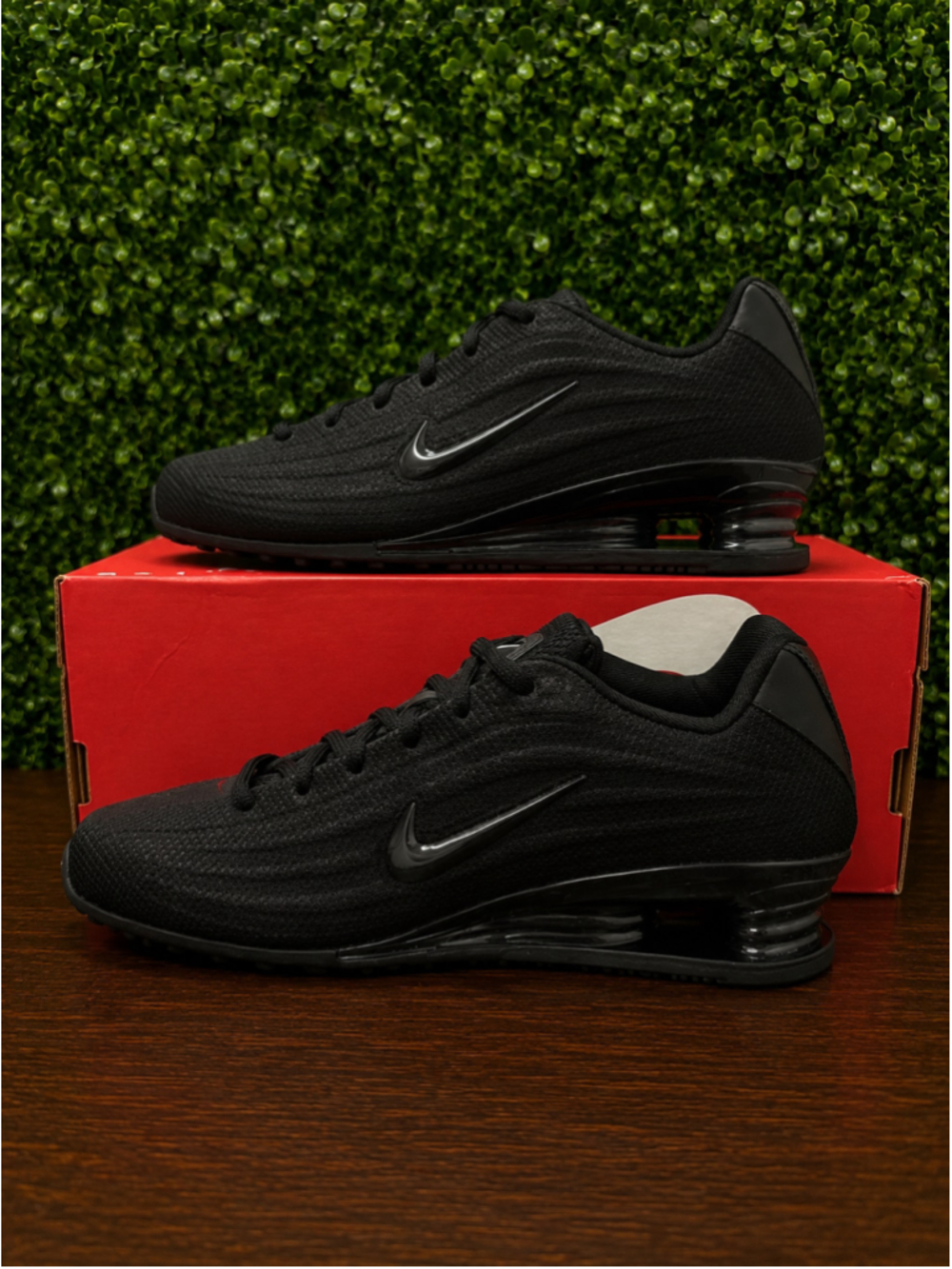 New Nike Shox Z Black/Black/University Red in Women’s 5.5
